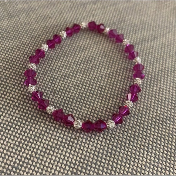 Handmade Magenta Glass Stretch Bracelet - Picture 1 of 3